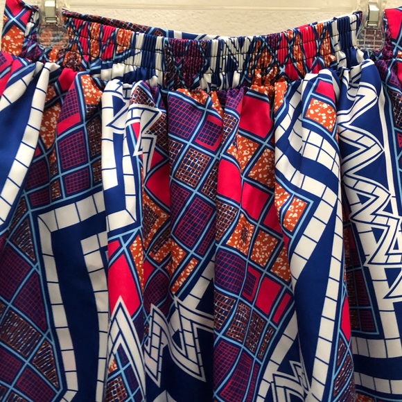 Bright Patterned Maxi Skirt with Pockets - Picture 3 of 4